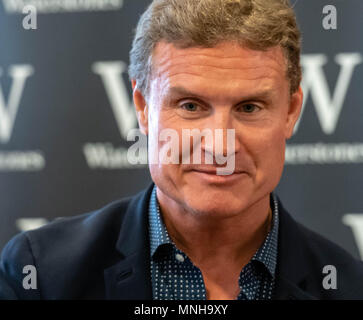 London, 17. Mai 2018 David Coulthard MBE eine Britische ehemalige Formel-1-Rennfahrer Moderator, Kommentator und Journalist. Er war zweiter in der Welt Drivers' 2001 Formel 1 Meisterschaft, fahren für McLaren. Er war die Unterzeichnung Kopien von seinem neuen Buch "Die gewinnende Formel bei Waterstones, Leadenhall Market London Credit Ian Davidson/Alamy leben Nachrichten Stockfoto