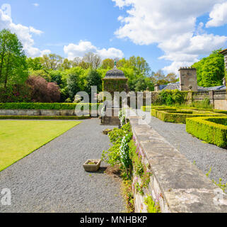 Glasgow, Schottland, Großbritannien. 17 Mai, 2018. UK Wetter: Pollok House, dem Stammsitz des Stirling Maxwell in den Familien, in den Pollok Country Park befindet sich an einem sonnigen Nachmittag. Credit: Skully/Alamy leben Nachrichten Stockfoto