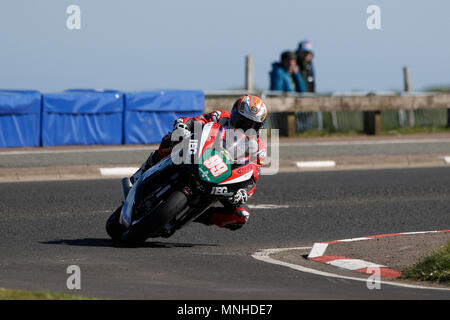 Portrush, Nordirland. 17 Mai, 2018. Internationale North West 200 Motorrad Rennen, Donnerstag Racing; Jeremy McWilliams Credit: Aktion plus Sport/Alamy leben Nachrichten Stockfoto