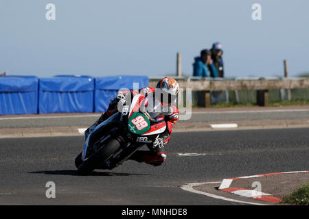 Portrush, Nordirland. 17 Mai, 2018. Internationale North West 200 Motorrad Rennen, Donnerstag Racing; Jeremy McWilliams Credit: Aktion plus Sport/Alamy leben Nachrichten Stockfoto