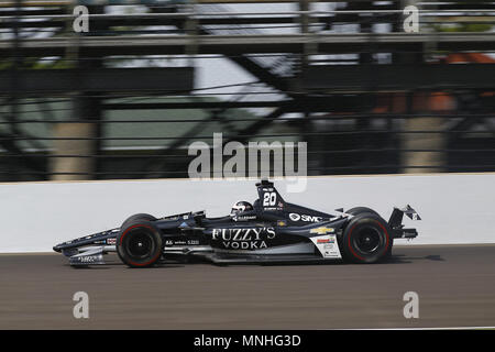 Indianapolis, Indiana, USA. 17 Mai, 2018. ED Carpenter (20) der Vereinigten Staaten sein Auto durch Drehen drei bringt während des dritten Tag von Praxis für die Indianapolis 500 auf dem Indianapolis Motor Speedway in Indianapolis, Indiana. Quelle: Chris Owens Asp Inc/ASP/ZUMA Draht/Alamy leben Nachrichten Stockfoto