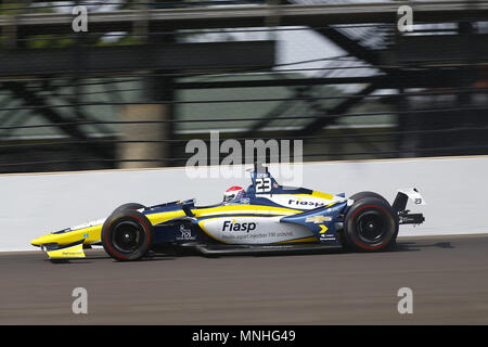 Indianapolis, Indiana, USA. 17 Mai, 2018. CHARLIE KIMBALL (23) der Vereinigten Staaten sein Auto durch Drehen drei bringt während des dritten Tag von Praxis für die Indianapolis 500 auf dem Indianapolis Motor Speedway in Indianapolis, Indiana. Quelle: Chris Owens Asp Inc/ASP/ZUMA Draht/Alamy leben Nachrichten Stockfoto