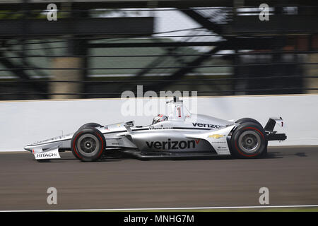 Indianapolis, Indiana, USA. 17 Mai, 2018. (1) Josef NEWGARDEN der Vereinigten Staaten bringt sein Auto durch Drehen drei während der dritte Tag der Praxis für das Indianapolis 500, die auf dem Indianapolis Motor Speedway in Indianapolis, Indiana. Quelle: Chris Owens Asp Inc/ASP/ZUMA Draht/Alamy leben Nachrichten Stockfoto