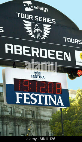 ABERDEEN, Schottland - 17 Mai 2017: Der Start- und Ziellinie der OVO Energy Tour Radrennen auf der Union Street. Quelle: Douglas MacKenzie/Alamy leben Nachrichten Stockfoto