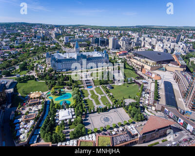 Iasi, Rumänien, Juli 2017: Iasi City Center und Palas Mall Luftaufnahme Stockfoto