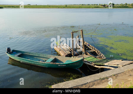 Mila 23, Rumänien, Juni 2017: Mila 23 Fischerboote im Donaudelta Stockfoto