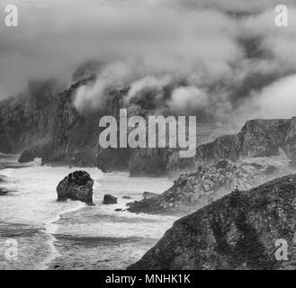 Nebel, San Julian Strand, Candina Berg Montaña orientalische Costera, Liendo, Liendo Tal, Kantabrien, Spanien, Europa Stockfoto