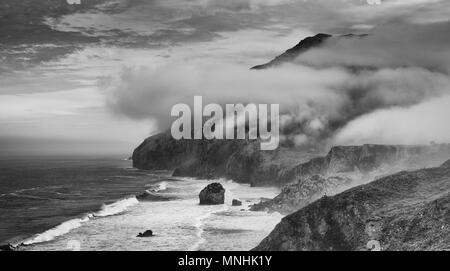 Nebel, San Julian Strand, Candina Berg Montaña orientalische Costera, Liendo, Liendo Tal, Kantabrien, Spanien, Europa Stockfoto