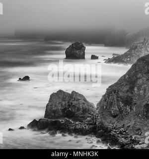 Nebel, San Julian Strand, Candina Berg Montaña orientalische Costera, Liendo, Liendo Tal, Kantabrien, Spanien, Europa Stockfoto