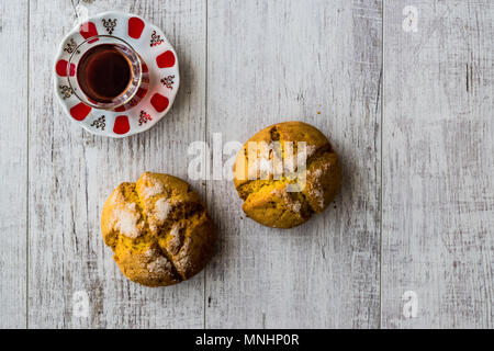 Türkische cookies Sam kurabiyesi sowie Kaffee- und Cookie mit Orangen und Zucker. Traditioal Cookies Stockfoto