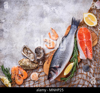 Meeresfrüchte Konzept. Fisch, Krabben und Austern. Stockfoto