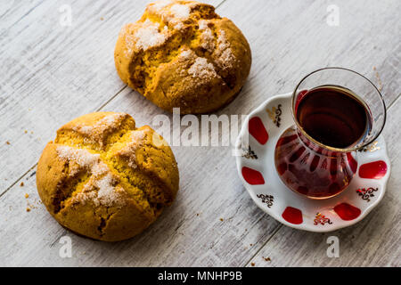 Türkische cookies Sam kurabiyesi sowie Kaffee- und Cookie mit Orangen und Zucker. Traditioal Cookies Stockfoto