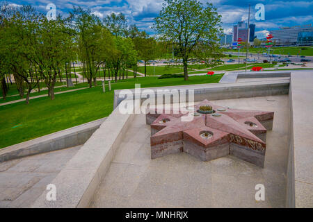 BELARUS, Minsk - Mai 01, 2018: Eingeben der Belarussischen Großen Vaterländischen Krieg Museum und Denkmal, sonnigen Tag Stockfoto