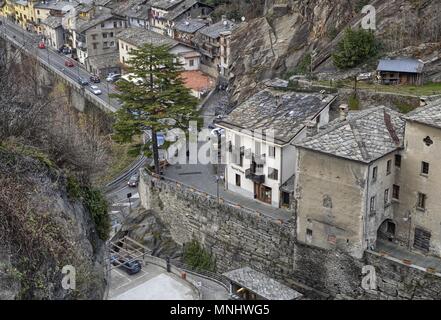 Forte di Bard, Region Valle d'Aosta, Italien. Blick vom Panorama-lift. Dieser Ort im Jahr 2014 gewählt wurde, ein Film von Abenteuer, Action, Fantasy Stockfoto