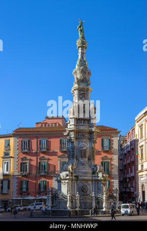 Neapel, Italien - Dezember 4, 2017: Guglia dell'Immacolata Obelisk in Neapel, Italien Stockfoto