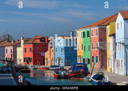 Bunte Häuser in Burano, Venedig, Italien. Stockfoto