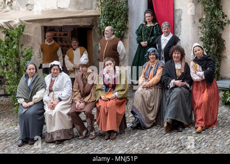 Teilnehmer des mittelalterlichen Kostüm-Party in der historischen Stadt Taggia in Ligurien Italien Stockfoto