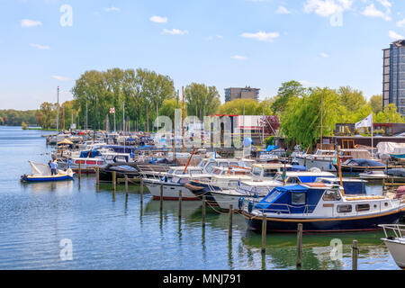 Rotterdam, Niederlande - 02.Mai 2018: Boote bei kralingse Plas in Rotterdam. Stockfoto