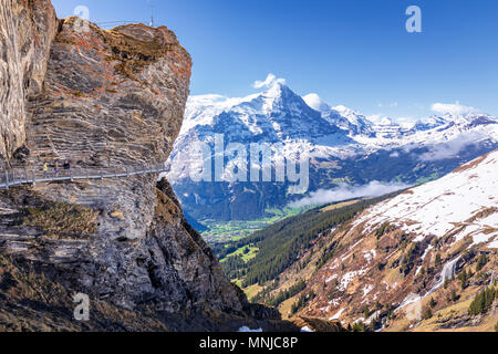 Berg-Plattform First Cliff Walk von Tissot, Grindelwald, Berner Oberland, Schweiz Stockfoto