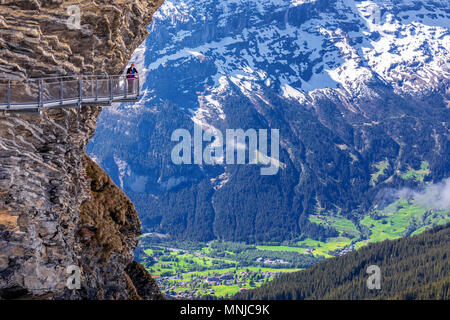 Berg-Plattform First Cliff Walk von Tissot, Grindelwald, Berner Oberland, Schweiz Stockfoto