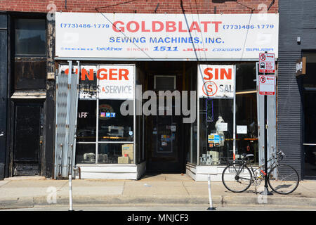 Eine Nähmaschine verkauf und reparatur Shop ist ein Überbleibsel der Vergangenheit auf Milwaukee Avenue im angesagten Stadtteil Wicker Park von Chicago. Stockfoto