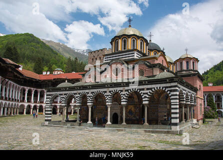 Das Kloster des Heiligen Ivan von Rila, besser als das Kloster Rila bekannt ist der größte und berühmteste Orthodoxen Kloster in Bulgarien. Stockfoto