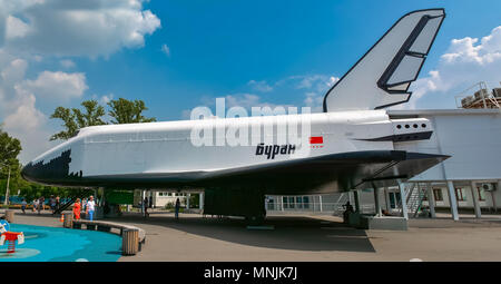 Sowjetische wiederverwendbare Raumfähre "Buran" in einer Ausstellung Stockfoto