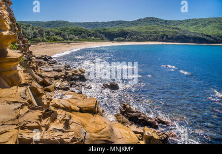 Sandsteinfelsen in Maitland Bay, Bouddi National Park, Central Coast, New South Wales, Australien Stockfoto