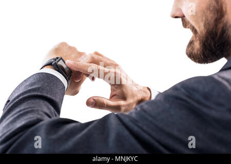 Closeup Hände über seine smartwatch Mann. Stockfoto