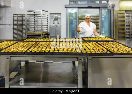 Vorbereitung pasteis de Nata Stockfoto