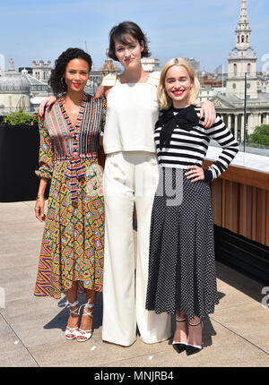 Thandie Newton (links), Phoebe Waller-Bridge und Emilia Clarke die Teilnahme am Fotoshooting für Solo: ein Star Wars Geschichte Am Trafalgar St. James, London. Stockfoto