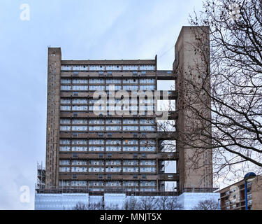 Robin Hood Gärten, East Block, ein Wohngebäude Rat Immobilien, brutalist Architecture in Pappel, London, UK Stockfoto