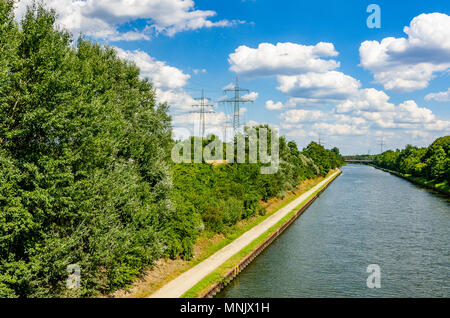 Wunderbarer Blick über den Rhein-Herne-Kanal in Essen, Deutschland Stockfoto