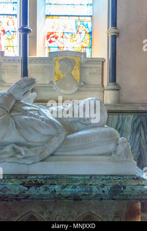 England, North Yorkshire, Ripon. Fountains Abbey, Studley Royal. UNESCO-Weltkulturerbe. National Trust, der Kirche St. Maria. Kapelle Grab Altar des Stockfoto