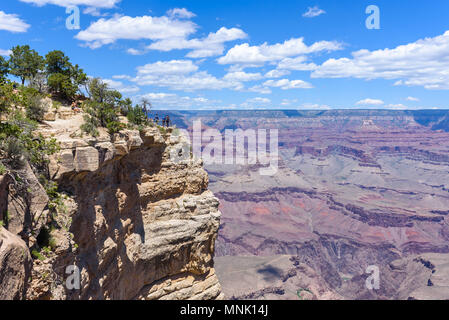 Grand Canyon - Viewpoint Mather Point, Grand Canyon National Park - Reiseziel in Grand Canyon Village, Arizona - wunderschöne Felsformationen Stockfoto