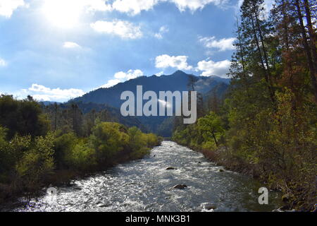 Merced River im Yosemite National Park, Kalifornien Stockfoto