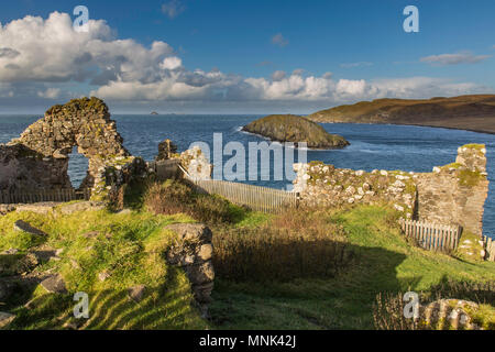 Die Ruinen der Duntulm Castle auf der Isle Skye oder haben einen der schönsten Ausblicke, die Sie jemals sehen! Stockfoto