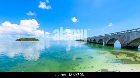 Lange Brücke an Floridas Schlüssel - Historische Overseas Highway und 7 Mile Bridge, Key West, Florida, USA zu erhalten Stockfoto