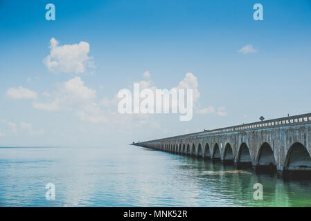 Lange Brücke an Floridas Schlüssel - Historische Overseas Highway und 7 Mile Bridge, Key West, Florida, USA zu erhalten Stockfoto