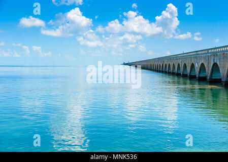 Lange Brücke an Floridas Schlüssel - Historische Overseas Highway und 7 Mile Bridge, Key West, Florida, USA zu erhalten Stockfoto
