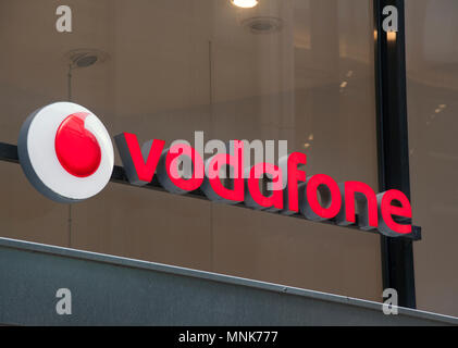 Amsterdam, Niederlande - Februar 6, 2017: Briefe Vodafone auf einen Shop in Amsterdam Stockfoto