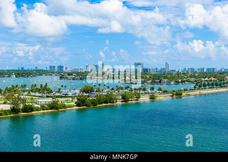 Miami Beach. Luftaufnahme von Flüssen und Ship Canal. Tropischen Küste von Florida, USA. Stockfoto