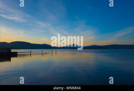 Loch Lomond Sonnenuntergang, ruhige Landschaft auf den bonnie Banken. Stockfoto