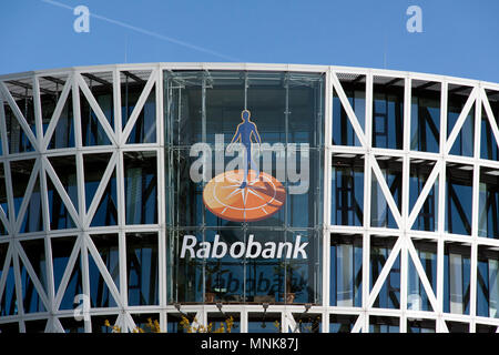 Roelofsarendsveen, Niederlande - 5. Mai 2015: Rabobank Zeichen an der Wand in Roelofsarendsveen Stockfoto