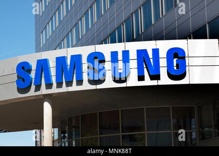 Amsterdam, Niederlande - 5. Mai 2016: Samsung office Buchstaben auf einem Gebäude, die Samsung Group ist eines der größten Elektronikunternehmen der Welt Stockfoto