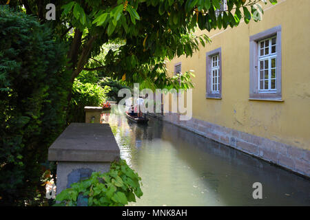 Colmar (nord-östlichen Frankreich): Das kleine Venedig. Bootsfahrt, Aufsch. Stockfoto