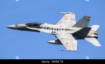 LEEUWARDEN, Niederlande - 19 April, 2018: Die spanische Luftwaffe Boeing F/A-18 Hornet Kampfjet Flugzeug während der Übung Frisian Flag. Stockfoto