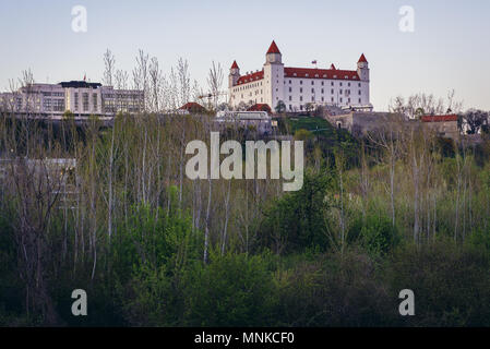 Die Burg von Bratislava und den Nationalen Rat der Slowakischen Republik in Bratislava. Stockfoto