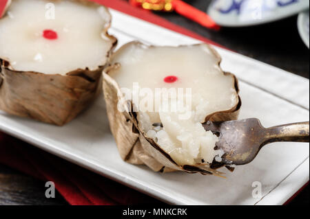 Nian Gao oder das Chinesische Neue Jahr Kuchen oder Jahr Kuchen, Nian Gao ist ein Lebensmittel aus Klebreis vorbereitet und in der chinesischen Küche verbraucht. Stockfoto