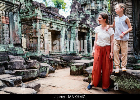 Familie Besuch alten Preah Khan Tempel in Angkor archäologische Gebiet in Kambodscha Stockfoto